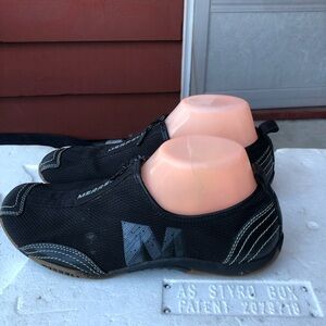 Merrell J73426 Women’s black zip front low top athletic shoes size 9.5